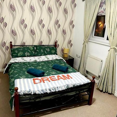 Queens Rooms, A Perfect Stay, Next To Shopping Parks And Central Manchester Exterior foto